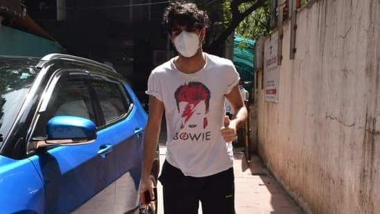 Ibrahim Ali Khan snapped at a clinic in Bandra, in Mumbai. He is the son of actor Saif Ali Khan and Amrita Singh.