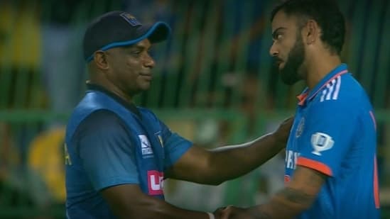 Sanath Jayasuriya with Virat Kohli after the end of 2nd ODI in Colombo