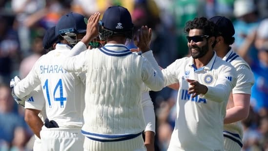Australia ended Day 3 with a lead of 296 rus with Ravindra Jadeja taking the wickets of Travis Head and Steve Smith towards the end of a day in which India managed to keep a hold on the proceedings despite being far behind.&nbsp;