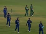Sri Lanka players walk away without shaking hands with Bangladesh players