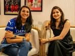 Anushka Sharma posed with Smriti Mandhana for a photo.