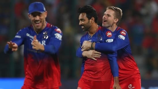 Royal Challengers Bengaluru's Swapnil Singh, centre, celebrates with teammates