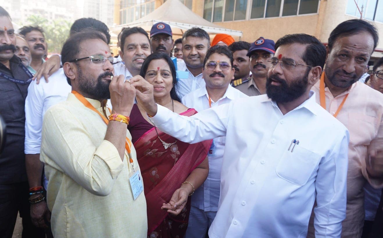 Maha CM Eknath Shinde gives sweets to Sena's Naresh Mhaske as he inches closer to winning Thane seat (Praful Gangurde/Hindustan Times)