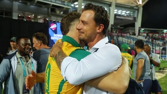 South Africa's David Miller hugs former player Dale Steyn