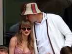 Taylor Swift and Travis Kelce of the Kansas City Chiefs attend the Men's Singles Final match.  Jamie Squire/Getty Images/AFP (Photo by JAMIE SQUIRE / GETTY IMAGES NORTH AMERICA / Getty Images via AFP)