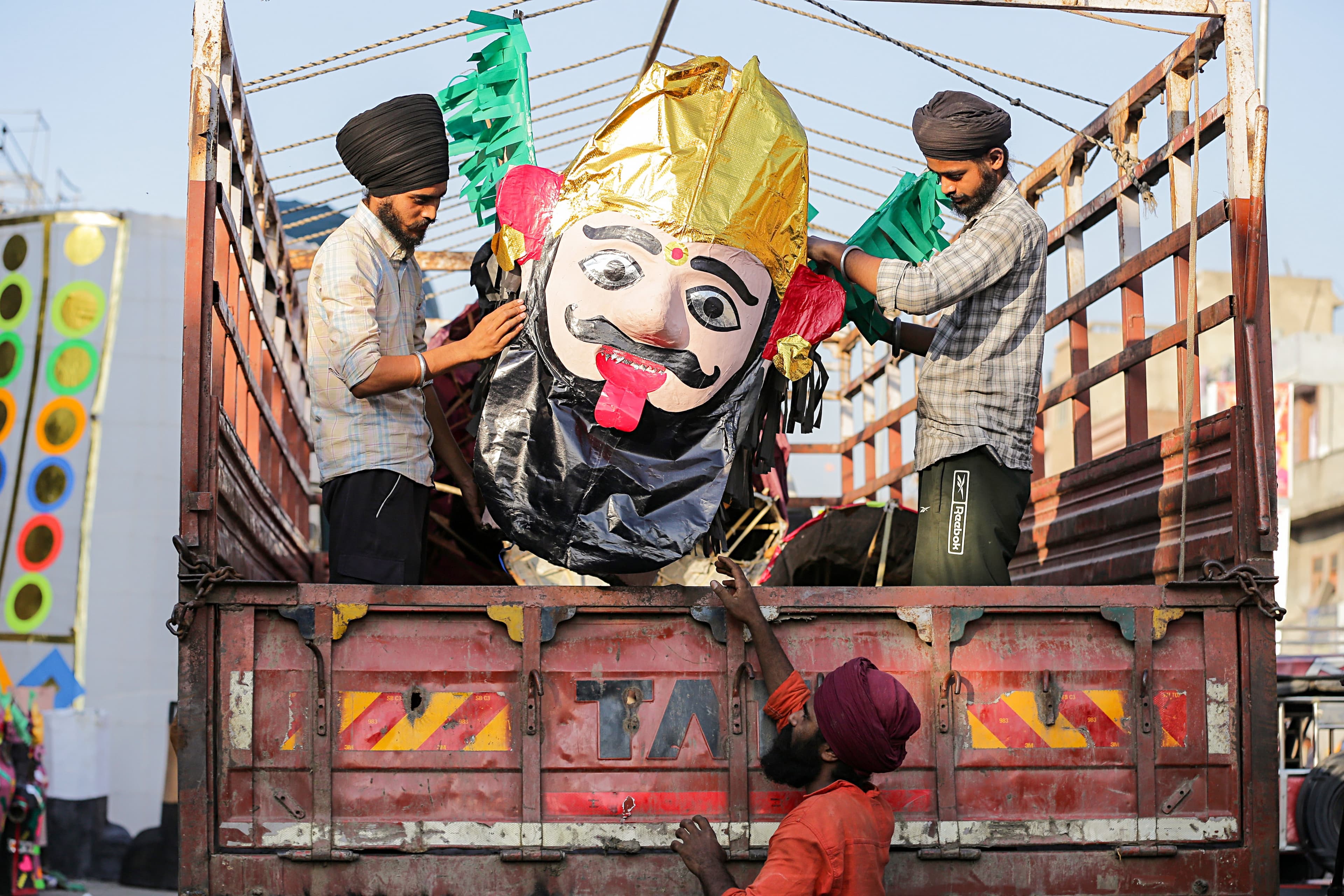 Amritsar, Oct 11 (ANI): People load an effigy of Ravana on a pickup truck on the eve of the Dussehra festival, in Amritsar on Friday. (ANI Photo) (Raminder Pal Singh)